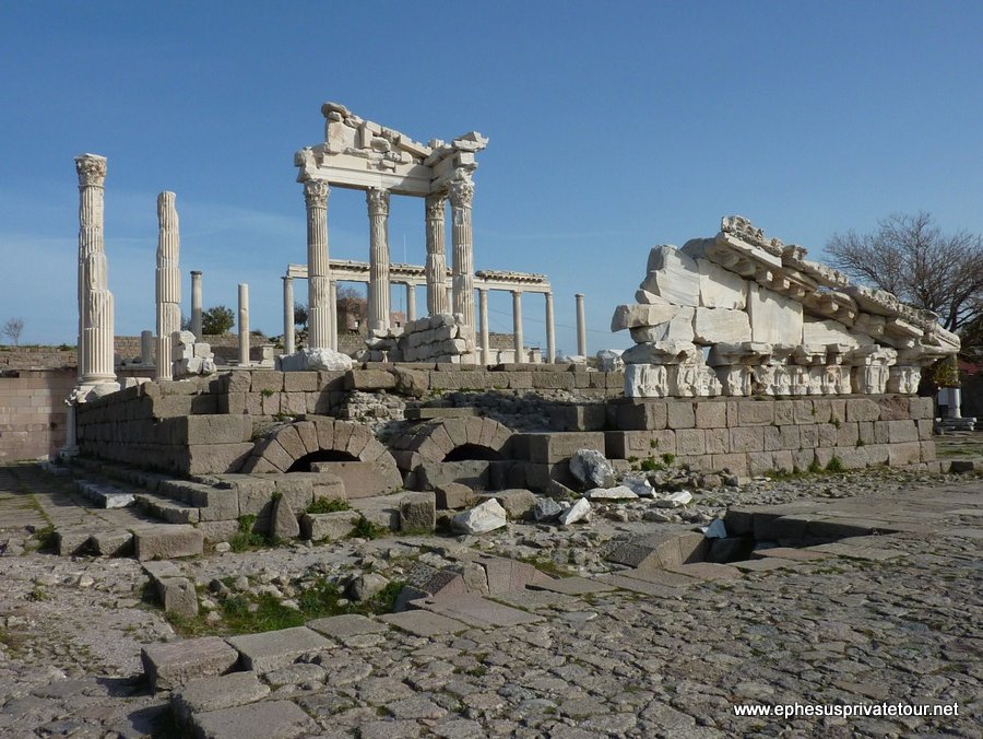 http://www.ephesusprivatetour.net/wp-content/uploads/2014/11/Ephesus-and-Pamukkale-by-Plane-1.jpg